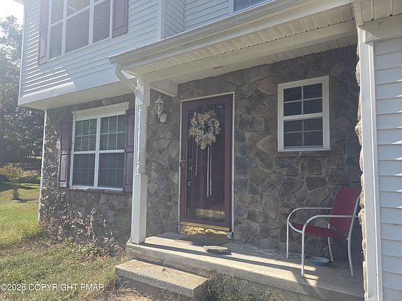 3rd image of 179 Kensington Dr