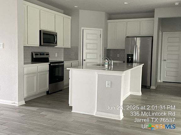 3rd image of 336 McLintock Rd