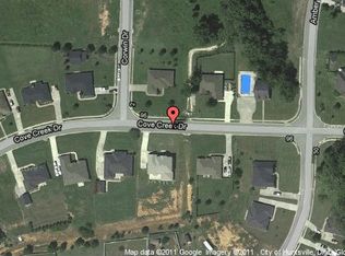 107 Cove Creek Dr, Decatur, AL 35603