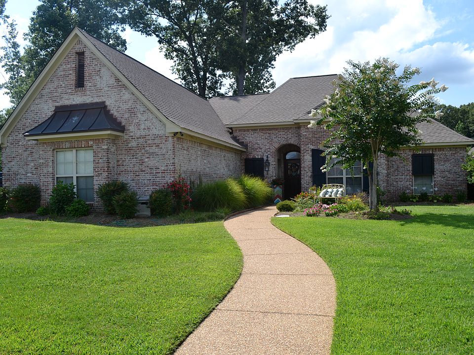 1st image of 100 Cottonwood Dr