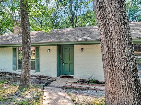 4th image of 3919 Red Oak Dr