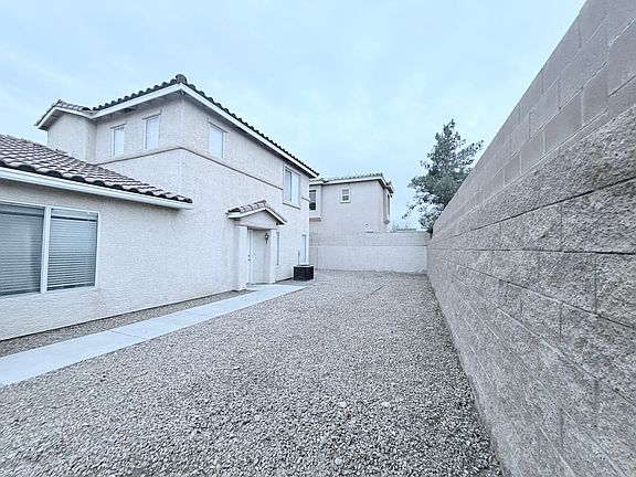4th image of 33 Belle Soleil Ave