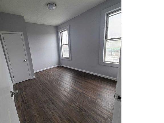 4th image of 1010 Longfellow Ave APT 2F