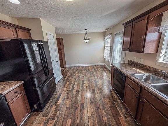 2nd image of 372 Hilton Way