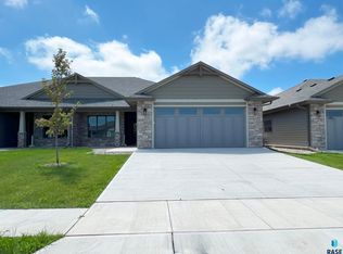 7101 E Copper Stone Cir, Sioux Falls, SD 57110