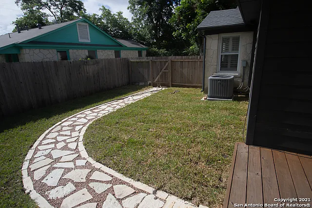 245 Calumet Pl — Photo 34
