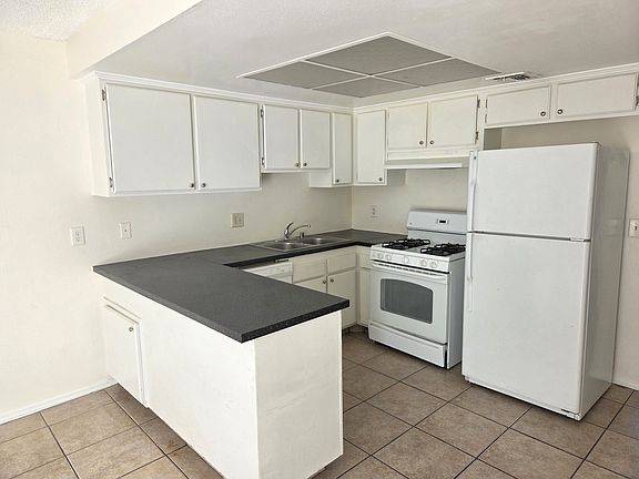 5th image of 2657 McLeod Dr #2