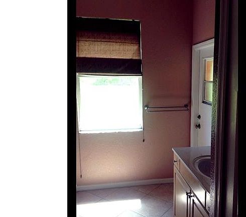 5th image of 4021 SW 17th Ave