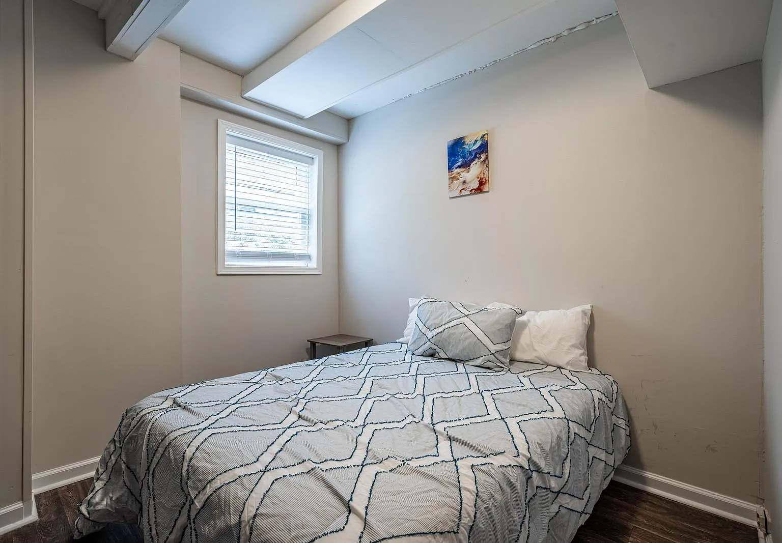 4 bed, 3.0 bath, 2040 sqft, $672 — Photo 1