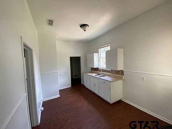 4th image of 306 S Fenton Ave