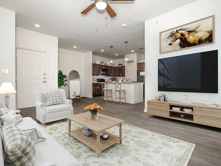 McKinney Falls Apartments — Photo 33