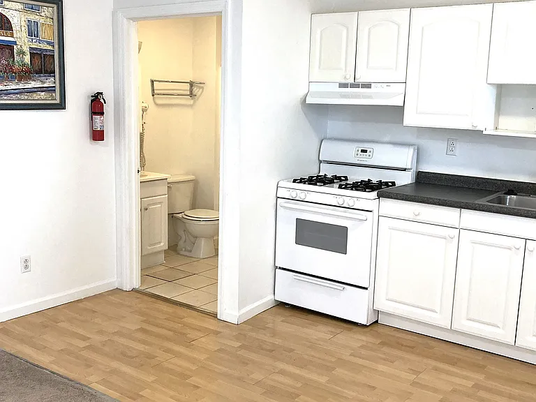 3401 Forbes Ave #403 — Photo 3