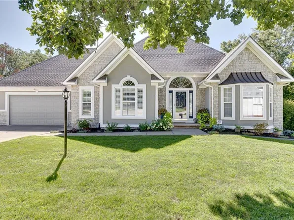 3402 Waterford Ct, Saint Joseph, MO 64506