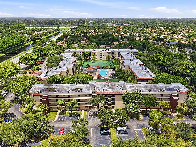 10401 W Broward Blvd #401 — Photo 43