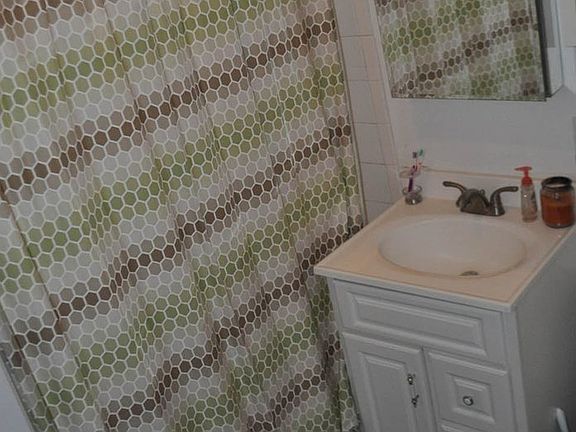 3rd image of 1340 W Newport Ave #1