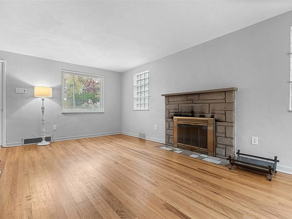 5th image of 711 Gaywood Dr