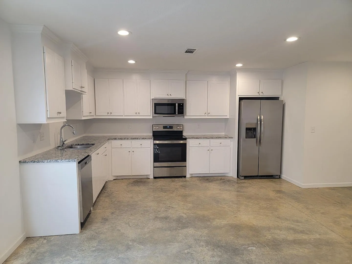 3 bed, 1402 sqft, $2,150 — Photo 2