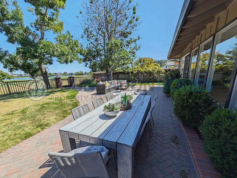 136 Peacock Dr — Photo 19