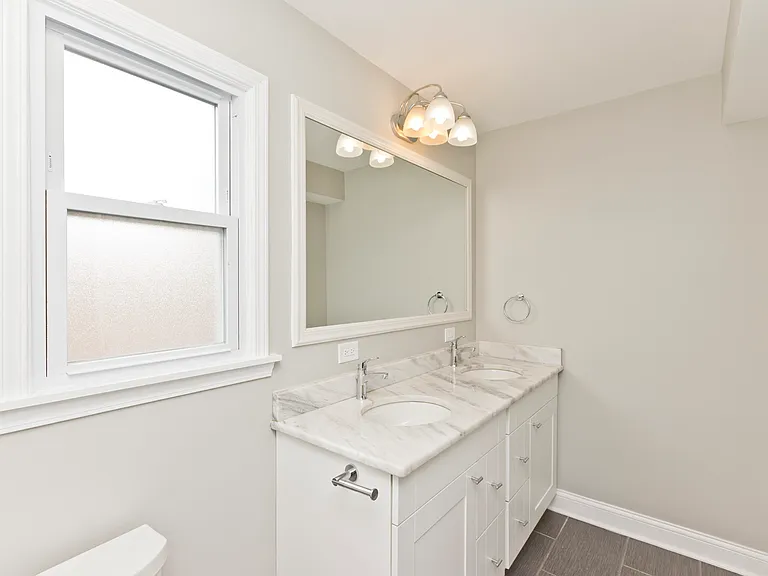 1324 W Byron St #2 — Photo 13