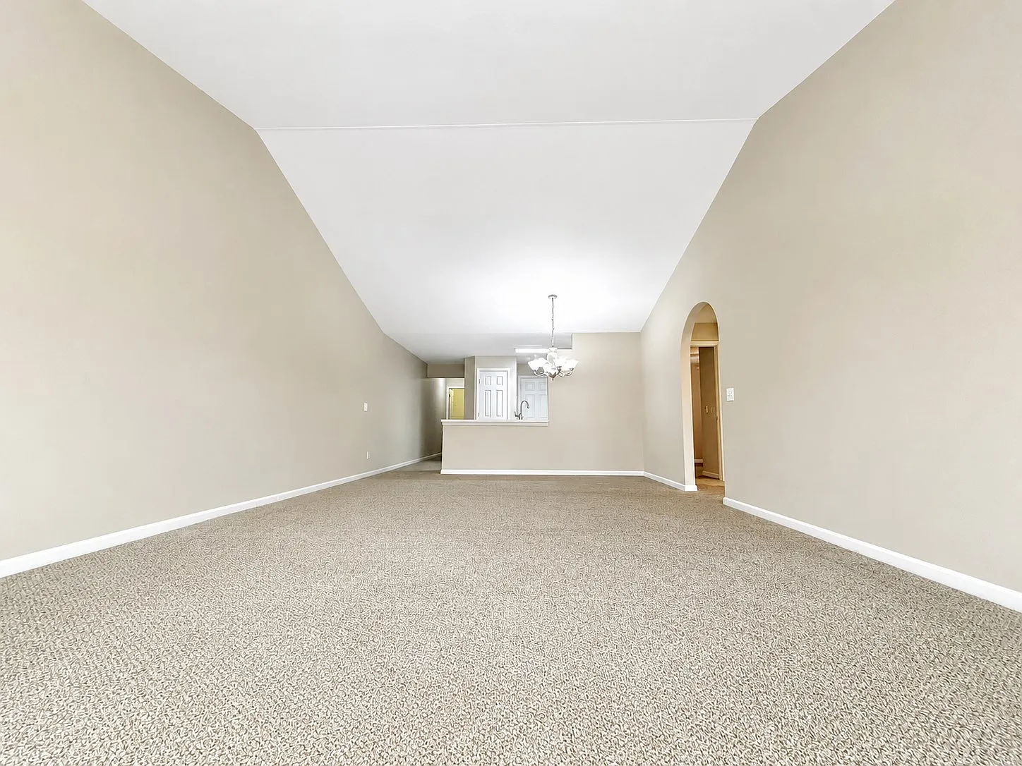 3 bed, 1689 sqft, $2,125 — Photo 3