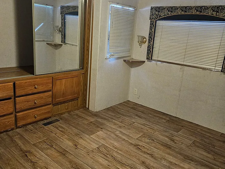 11633 S Renee Ave — Photo 13