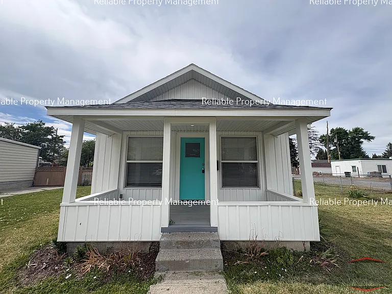 489 N Broadway St — Photo 1