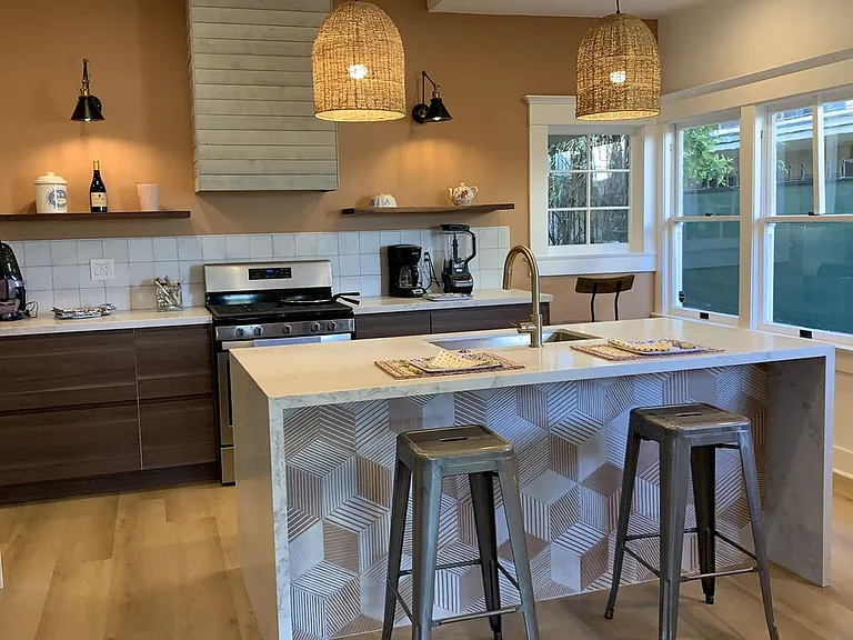 400 N Avenue 66 — Photo 10