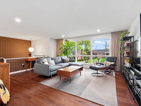 4th image of 236 Penhurst Dr