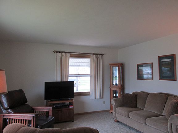 4th image of 484 Delta Ave