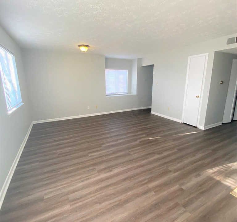 1st image of 3772 Camelot Dr