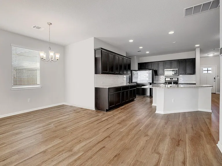 105 Brunnen Way — Photo 4