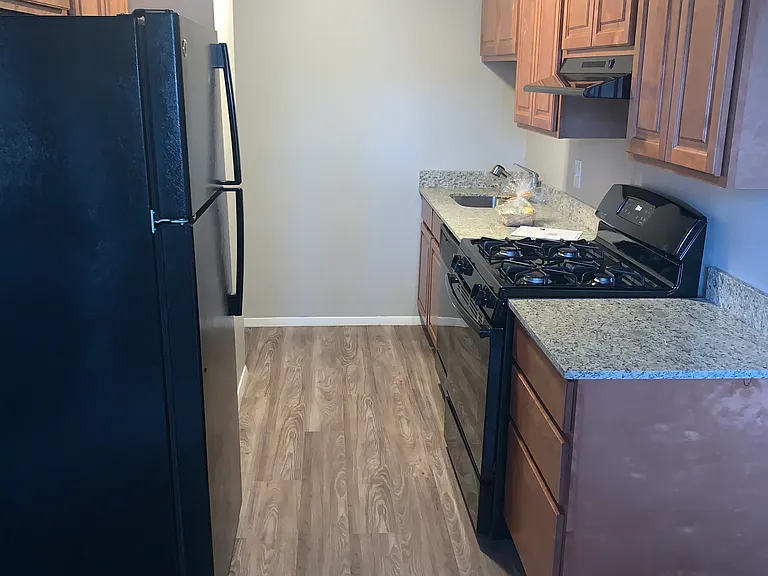 Bayside Country Club Apartments — Photo 39