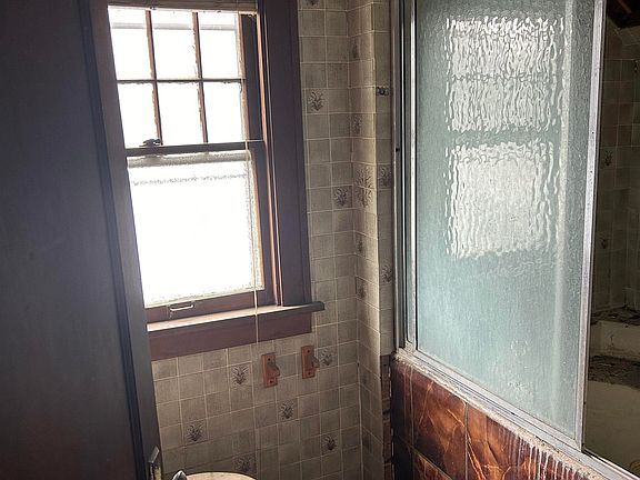 3rd image of 1124 Diamond Ave