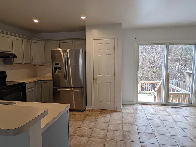 829 Gallows Ct — Photo 8