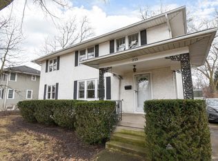 215 Olmsted Rd, Riverside, IL 60546