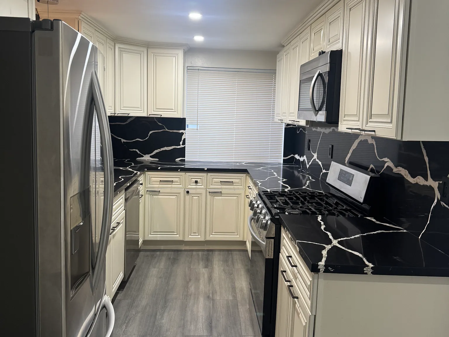 807 N Alfred Street — Photo 2