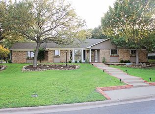 900 Ivy Ann Dr, Woodway, TX 76712
