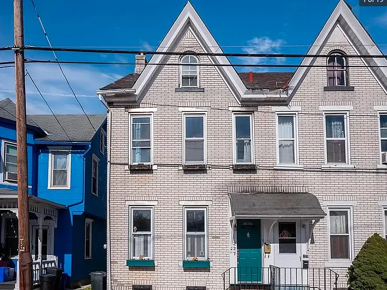 227 E Garrison St — Photo 4