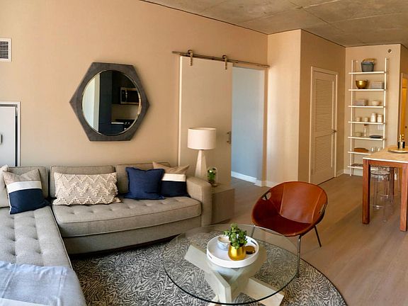 2nd image of 123 W Kinzie St #809