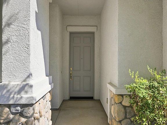 2nd image of 2823 Springfield Dr