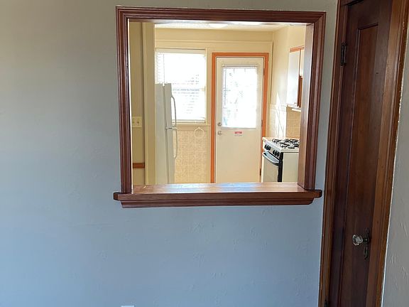 3rd image of 1020 Kenmore Ave #3