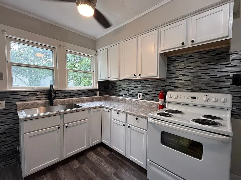 396 S McClellan Ave — Photo 9