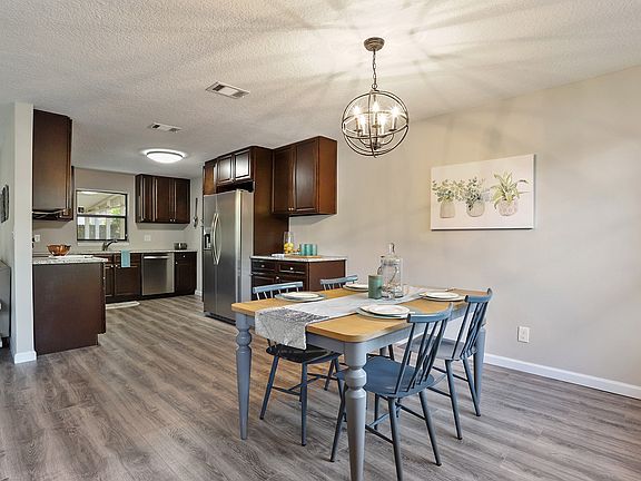 5th image of 261 Bonnlyn Dr