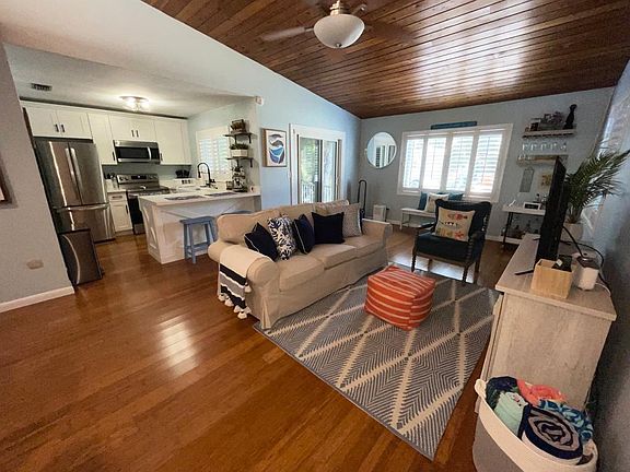 3rd image of 239 Lignumvitae Dr