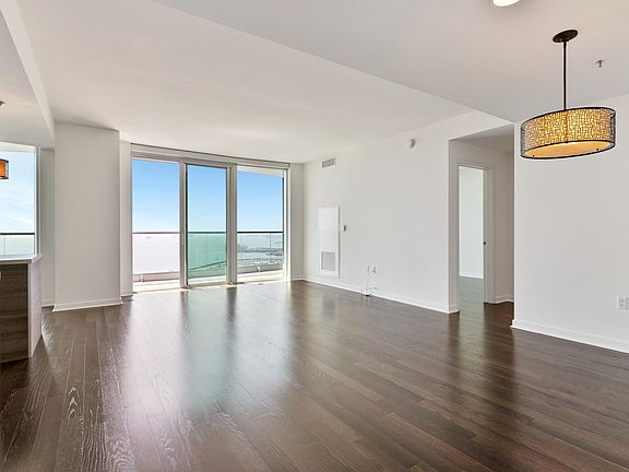 4th image of 338 Spear St Unit 37D