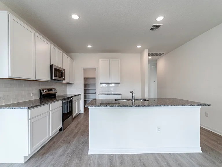 11130 Hollinger Cir — Photo 18