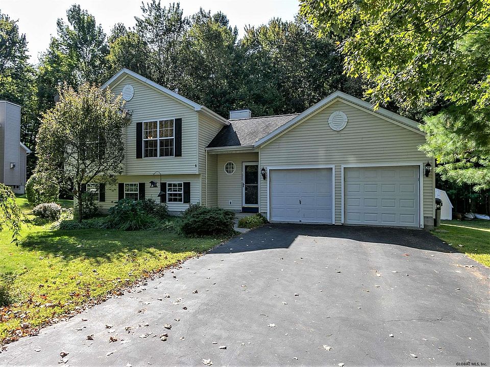1st image of 5 Santee Dr