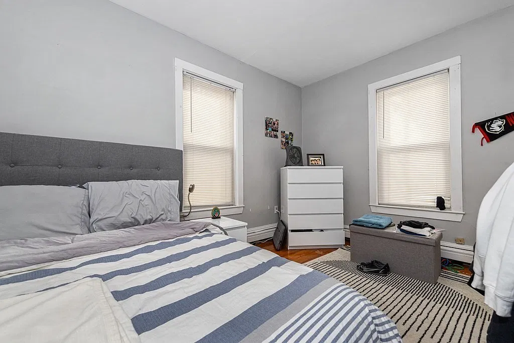 44 Hillside St — Photo 2