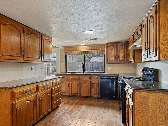5th image of 2906 Marsann Ln