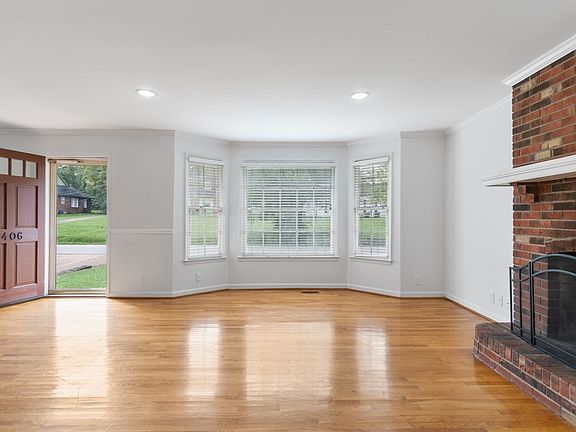 4th image of 1406 Grandview Dr